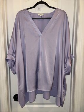 ENTRO Light Purple V-Neck Satin Tunic Top